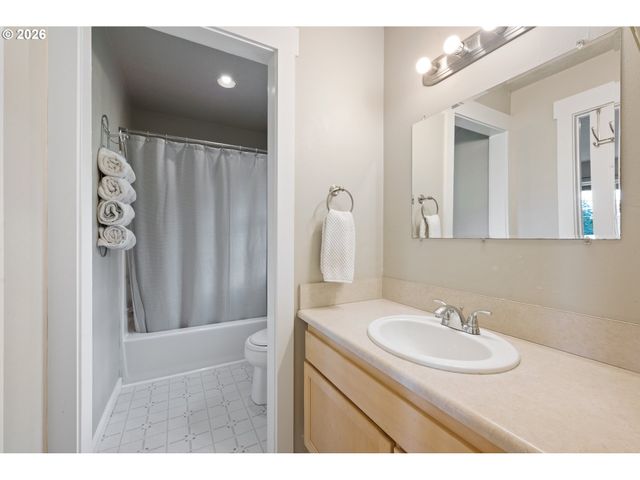 2420 IVY Ln, Kelso, WA 98626
