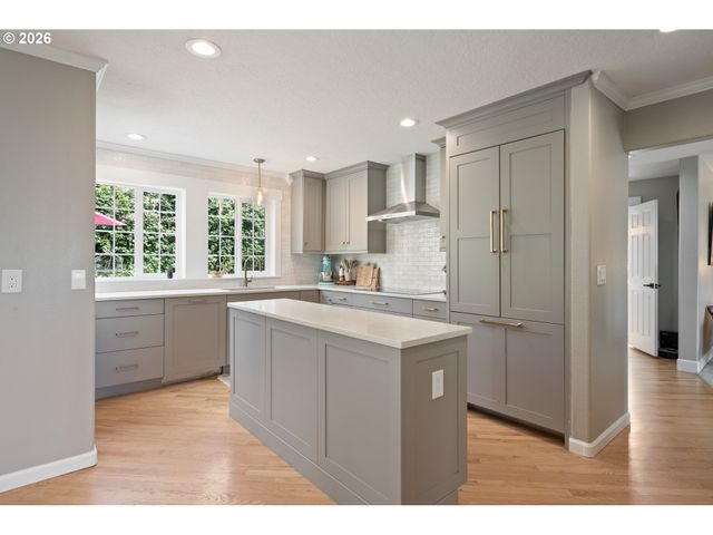 2420 IVY Ln, Kelso, WA 98626
