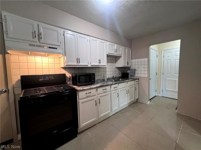 3502 Ivanhoe Drive, Kent, OH 44240
