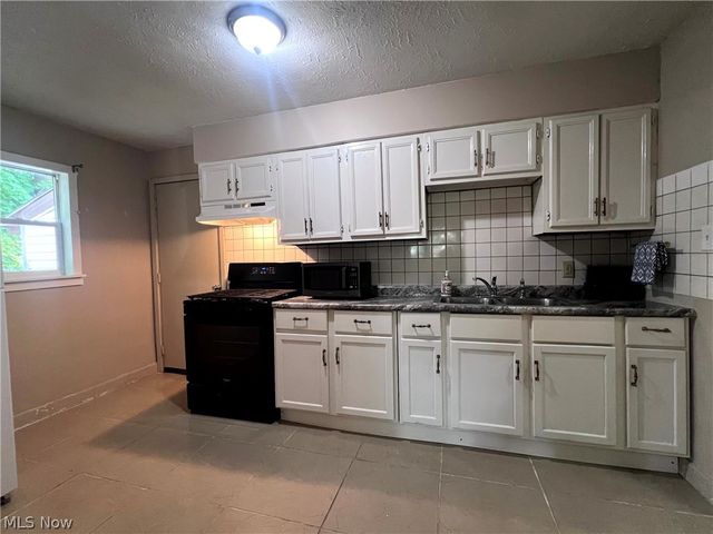 3502 Ivanhoe Drive, Kent, OH 44240