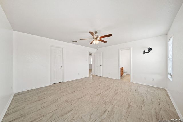 320 LONESTAR GAIT, Schertz, TX 78154