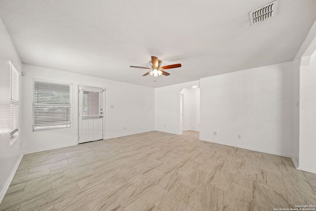 320 LONESTAR GAIT, Schertz, TX 78154