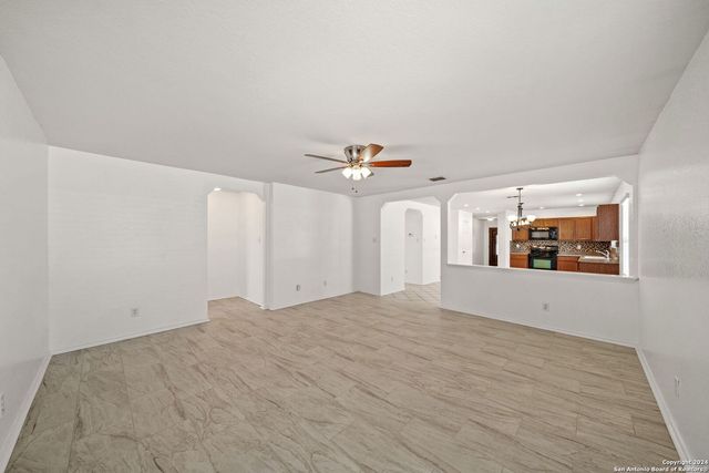 320 LONESTAR GAIT, Schertz, TX 78154
