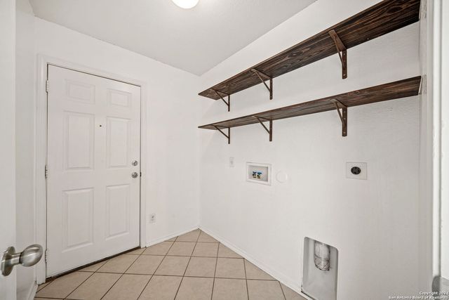 320 LONESTAR GAIT, Schertz, TX 78154