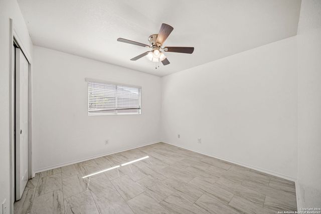 320 LONESTAR GAIT, Schertz, TX 78154
