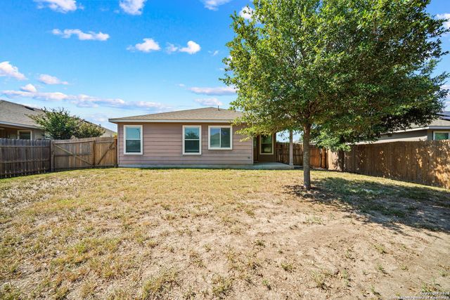 320 LONESTAR GAIT, Schertz, TX 78154