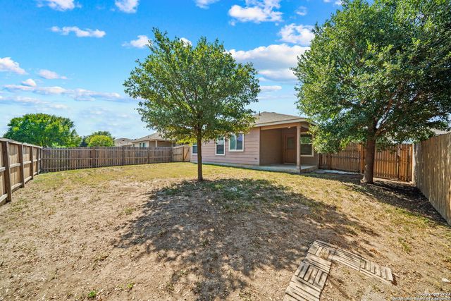 320 LONESTAR GAIT, Schertz, TX 78154