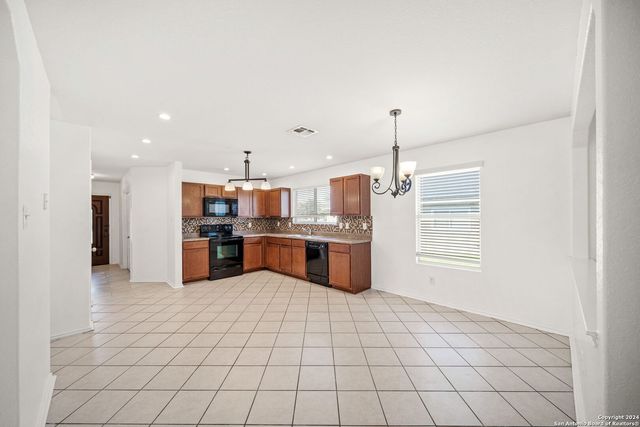 320 LONESTAR GAIT, Schertz, TX 78154