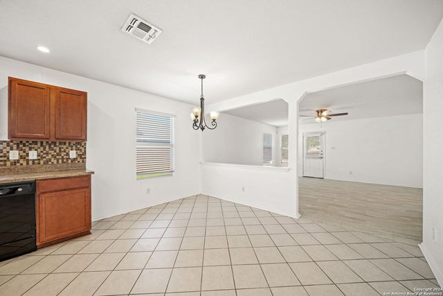 320 LONESTAR GAIT, Schertz, TX 78154