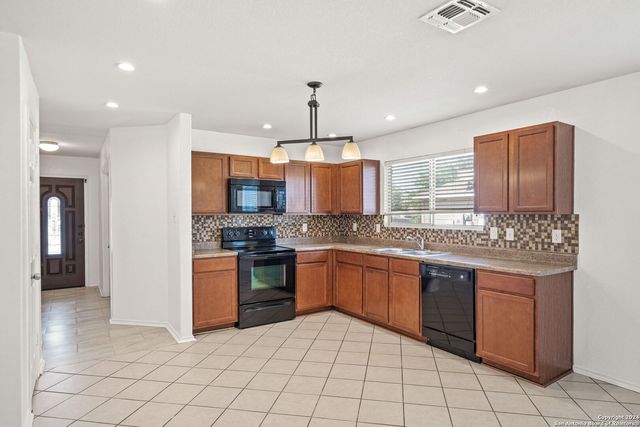 320 LONESTAR GAIT, Schertz, TX 78154