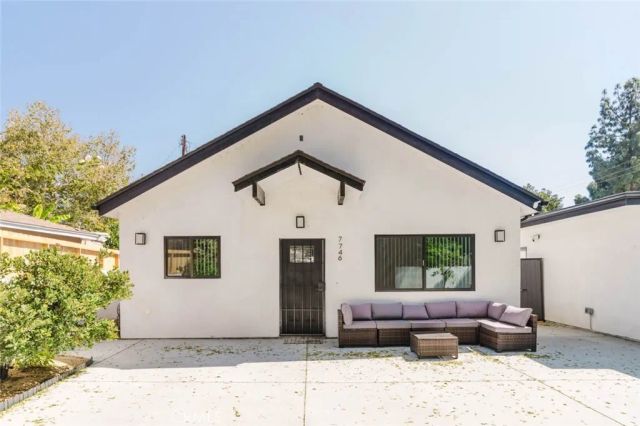 7746 Shadyspring Place, Burbank, CA 91504