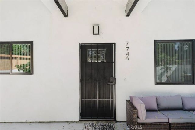 7746 Shadyspring Place, Burbank, CA 91504