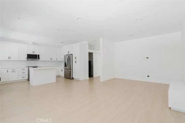 7746 Shadyspring Place, Burbank, CA 91504