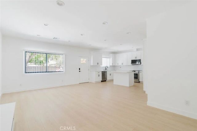 7746 Shadyspring Place, Burbank, CA 91504