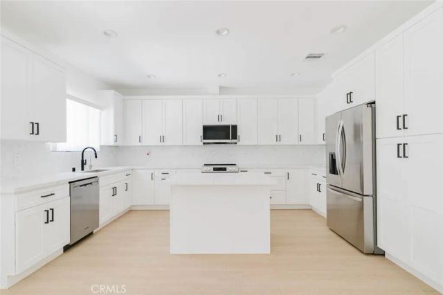 7746 Shadyspring Place, Burbank, CA 91504