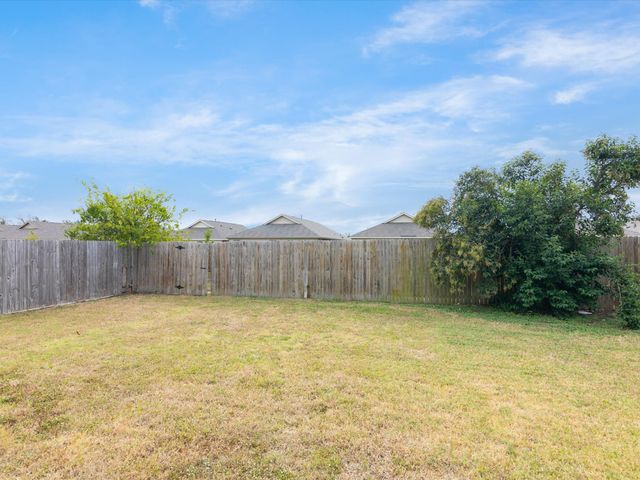 1201 Vicksburg Drive, Ennis, TX 75119