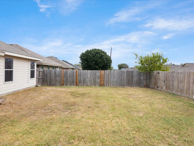 1201 Vicksburg Drive, Ennis, TX 75119