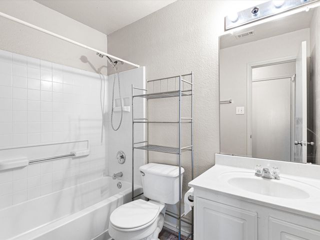 1201 Vicksburg Drive, Ennis, TX 75119