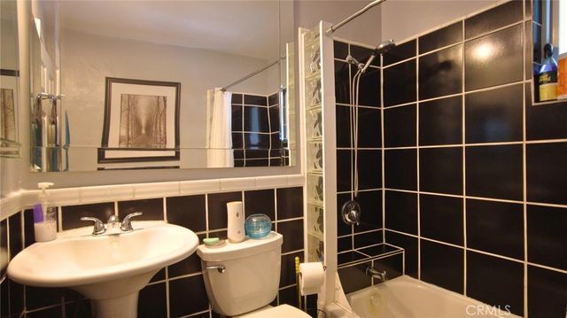 10520 E Zamora Avenue, Los Angeles, CA 90002