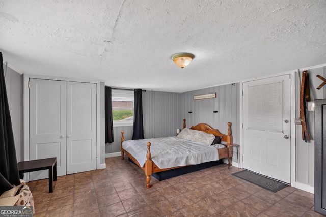120 W White, Carrollton, GA 30117
