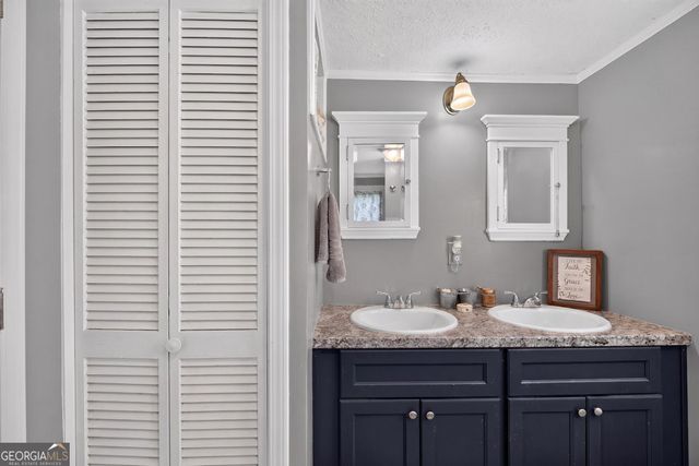 120 W White, Carrollton, GA 30117