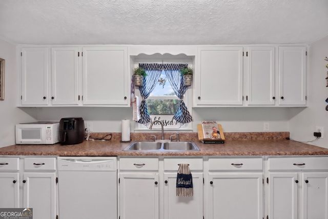 120 W White, Carrollton, GA 30117