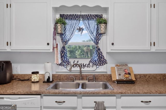 120 W White, Carrollton, GA 30117