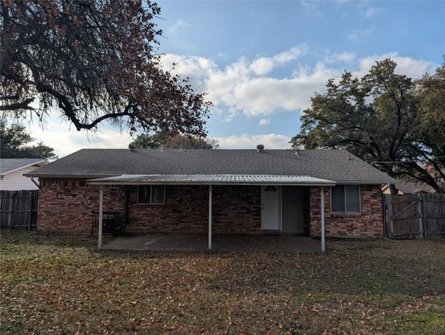 1563 Pamela Lane, Fort Worth, TX 76112
