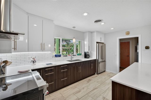 6900 22ND WAY S, St Petersburg, FL 33712