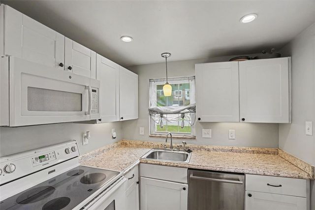 5368 Orchard Hill Dr, Whitehall, PA 15236