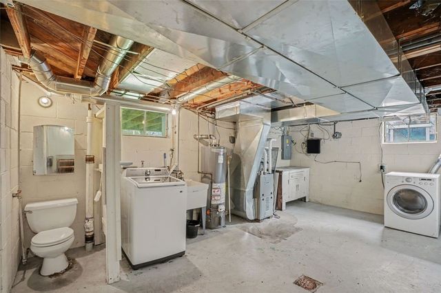 5368 Orchard Hill Dr, Whitehall, PA 15236