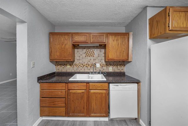 2501 SW Latham Ave, Lawton, OK 73505