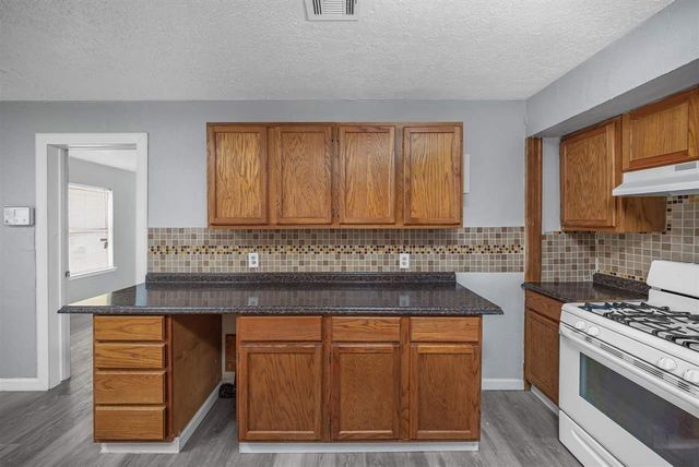 2501 SW Latham Ave, Lawton, OK 73505