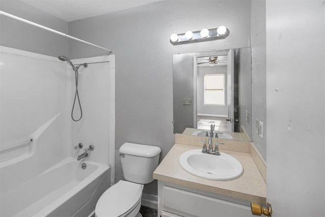 2501 SW Latham Ave, Lawton, OK 73505