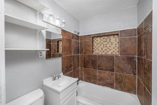 2501 SW Latham Ave, Lawton, OK 73505