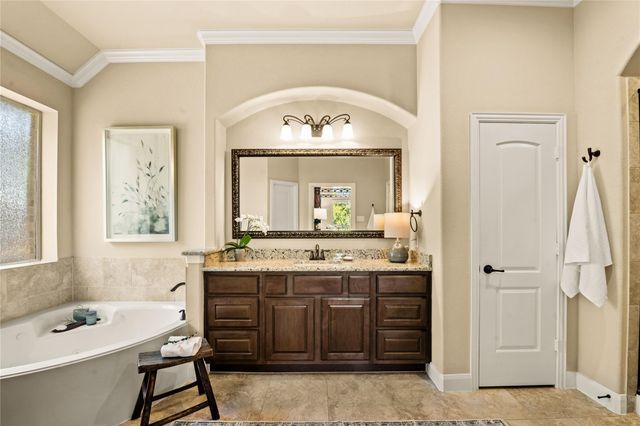 1122 Flint Rock LOOP, Driftwood, TX 78619