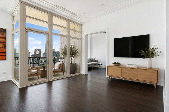 118 E Erie Street 37H, Chicago, IL 60611