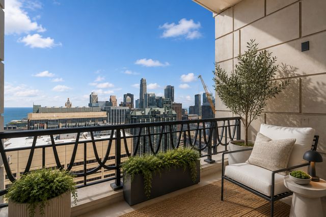 118 E Erie Street 37H, Chicago, IL 60611