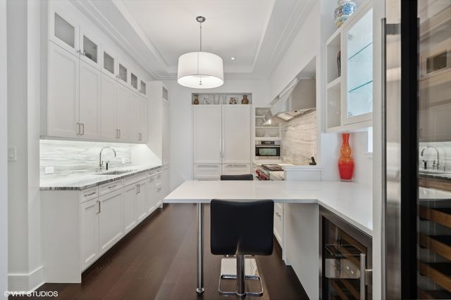 118 E Erie Street 37H, Chicago, IL 60611