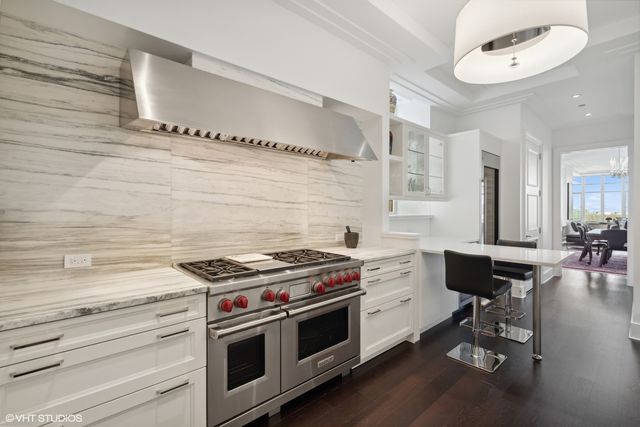 118 E Erie Street 37H, Chicago, IL 60611