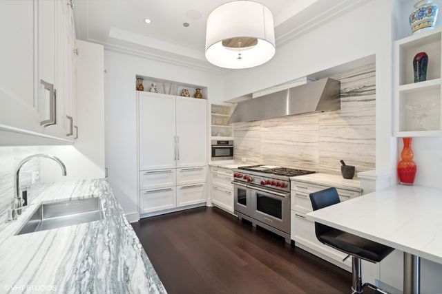 118 E Erie Street 37H, Chicago, IL 60611