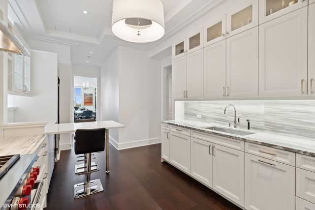 118 E Erie Street 37H, Chicago, IL 60611