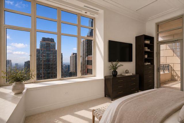 118 E Erie Street 37H, Chicago, IL 60611