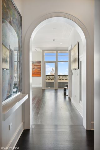 118 E Erie Street 37H, Chicago, IL 60611