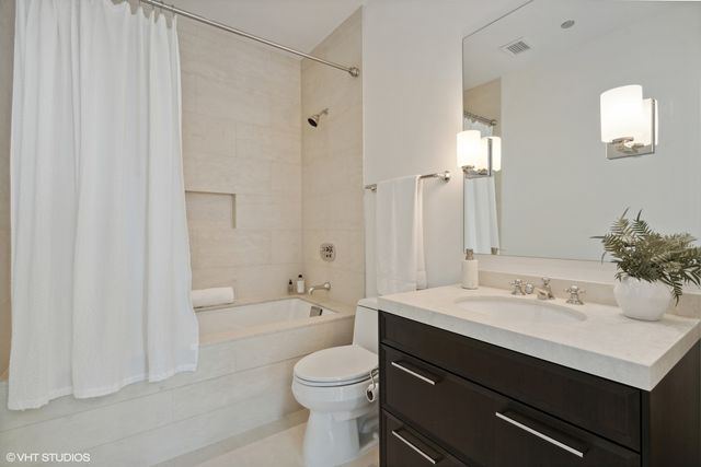 118 E Erie Street 37H, Chicago, IL 60611