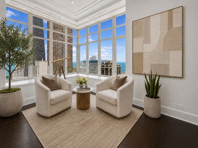 118 E Erie Street 37H, Chicago, IL 60611