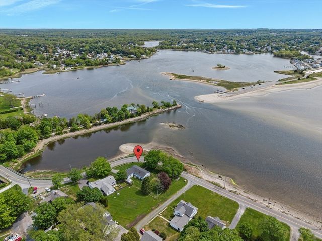 821 Pearse Rd, Swansea, MA 02777