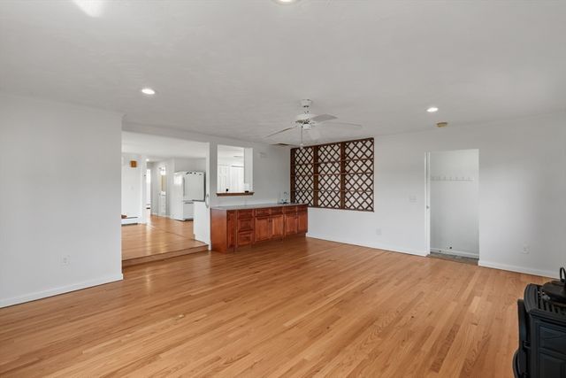 821 Pearse Rd, Swansea, MA 02777