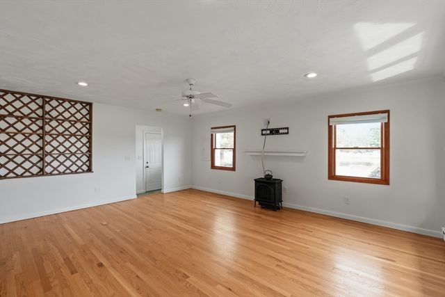 821 Pearse Rd, Swansea, MA 02777