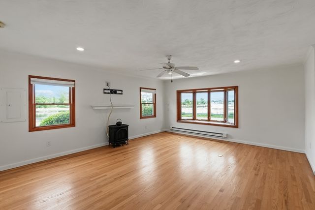 821 Pearse Rd, Swansea, MA 02777